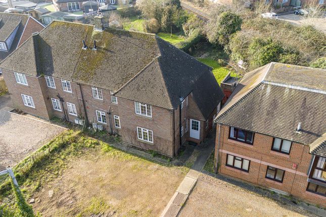 Mandeville Road, Aylesbury HP21 2 bed maisonette for sale