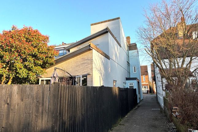 First Avenue, Gillingham, ME7 4 bed detached house for sale