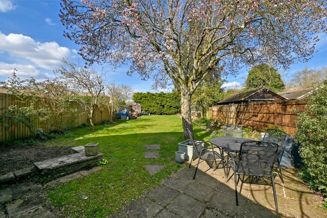 Buckland Road, Bampton, Oxfordshire... 3 bed semi