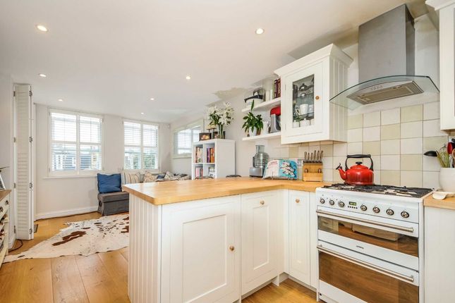 Bassingham Road, London SW18 2 bed flat for sale