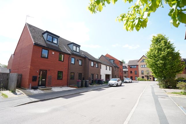 3 bedroom town house for sale