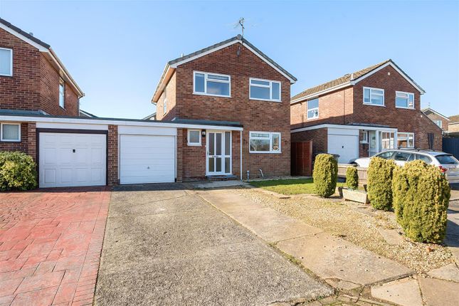 3 bedroom link detached house for sale