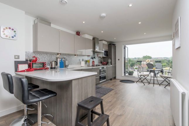 Kingston Road, Wimbledon SW20 2 bed penthouse for sale