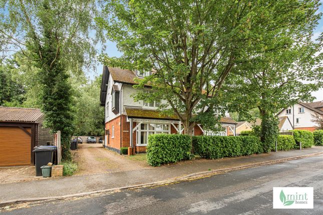 Highfield Road, West Byfleet KT14 1 bed apartment for sale