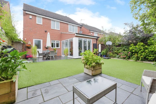 4 bed detached house