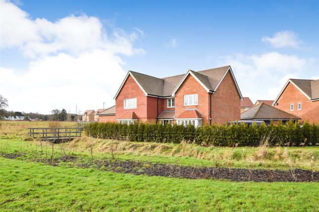 5 bed detached house