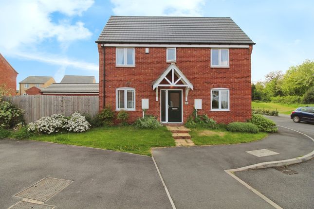 3 bed link detached house