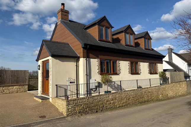 2 bed detached house