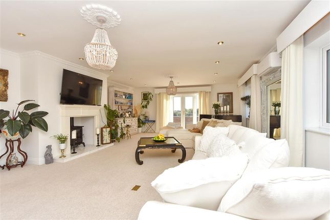 4 bed detached house