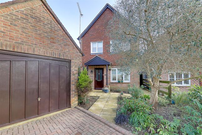 Hunters Mews, Arundel BN18 3 bed detached house for sale