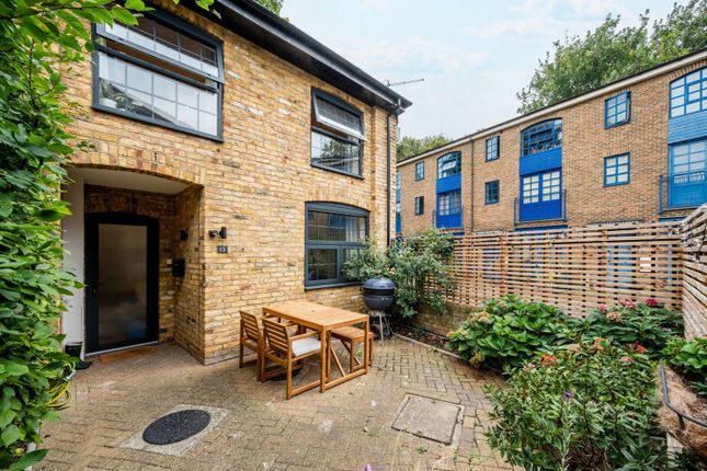 Hatcham Park Mews, New Cross, London... 2 bed semi