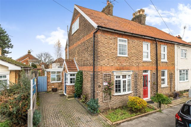 Ecton Road, Surrey KT15 3 bed end of terrace house for sale