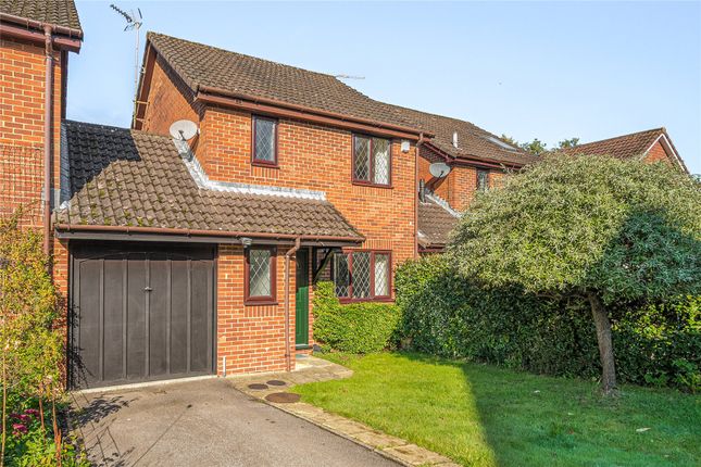 3 bed link detached house