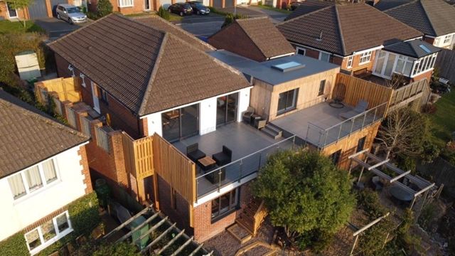 5 bed detached house