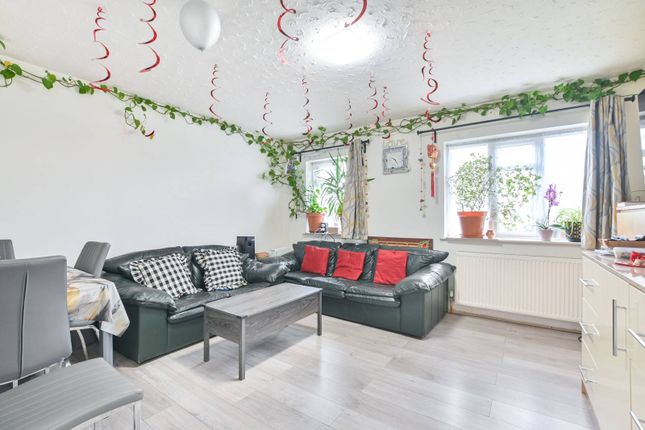 Church Lane, Kingsbury, London, NW9 2 bed flat for sale