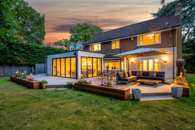 Blackdown Avenue, Pyrford, GU22 6 bed detached house for sale