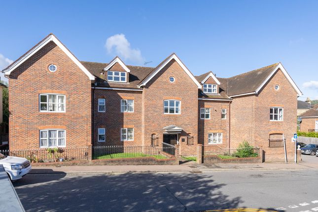 Junction Road, Dorking 2 bed flat for sale