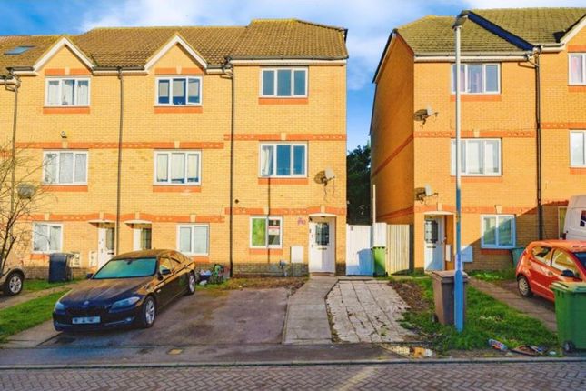 Dunraven Avenue, Luton 4 bed end of terrace house for sale