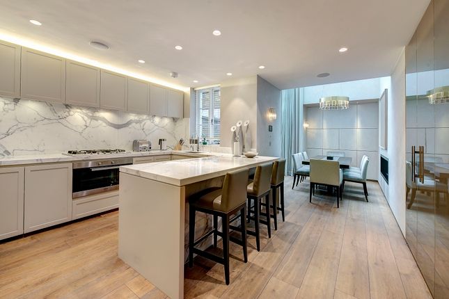 5 bed town house