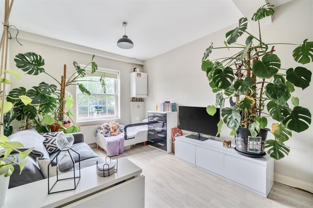 Barnsbury Lane, Surbiton 1 bed apartment for sale