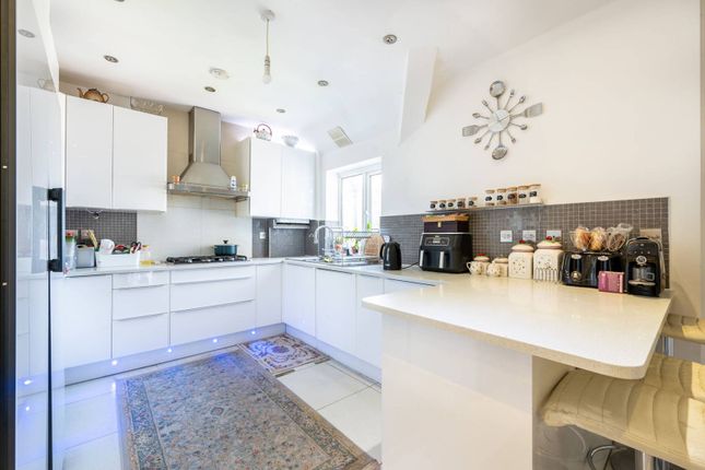 Brondesbury Park, Brondesbury... 3 bed flat for sale