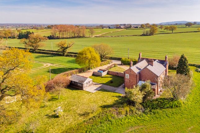 5 bed detached house