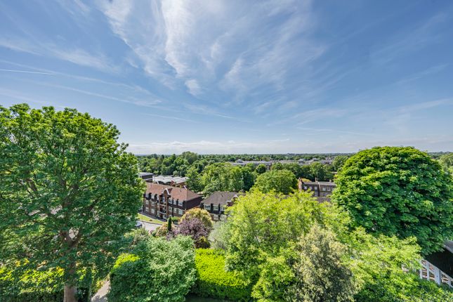 Howson Terrace, Richmond Hill 2 bed apartment for sale