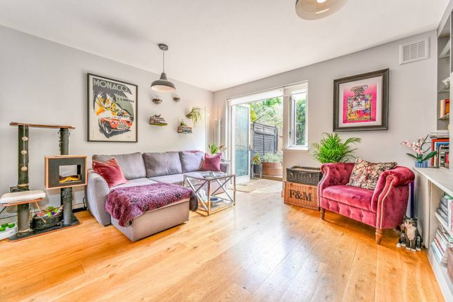 Rowan Walk, Archway, London, N19 1 bed flat for sale