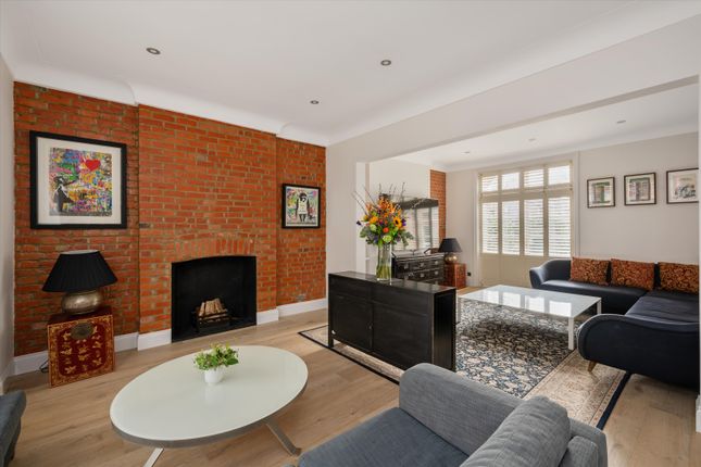 4 bedroom end of terrace house for sale