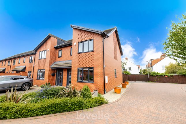 Winter Gardens Close, Cleethorpes DN35 3 bed semi