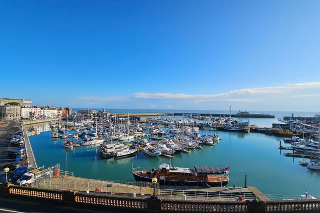 2 Sion Hill, Ramsgate CT11 3 bed flat for sale