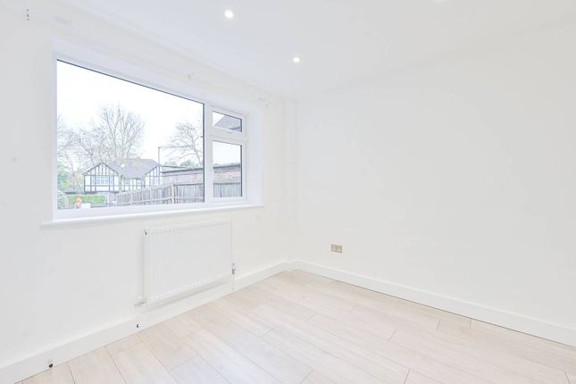 Lynton Road, Acton, London, W3 2 bed flat for sale