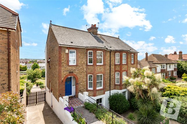 Old Road East, Gravesend, Kent, DA12 4 bed semi