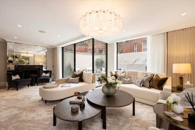 Shafto Mews, London, SW1X 3 bed terraced house for sale