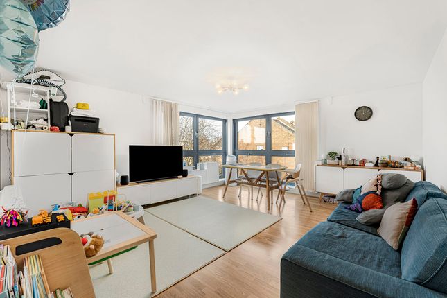 Sherwood Gardens, London, E14 2 bed apartment for sale