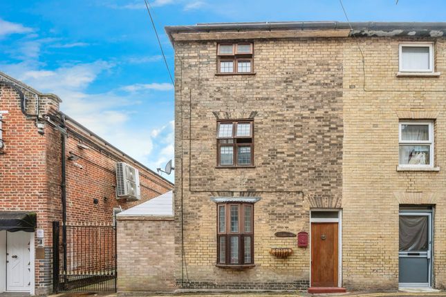 2 bedroom semi-detached house for sale