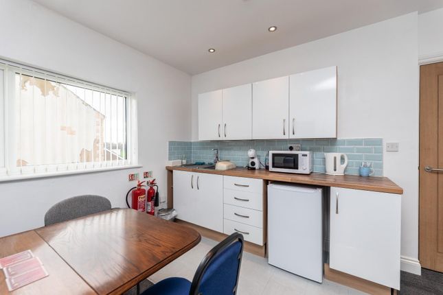 3 bed end terrace house