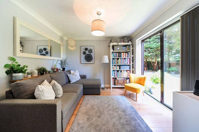Ashbourne Road, Tooting, Mitcham, CR4 1 bed flat for sale