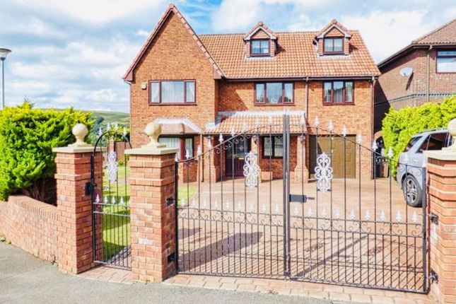 6 bed detached house