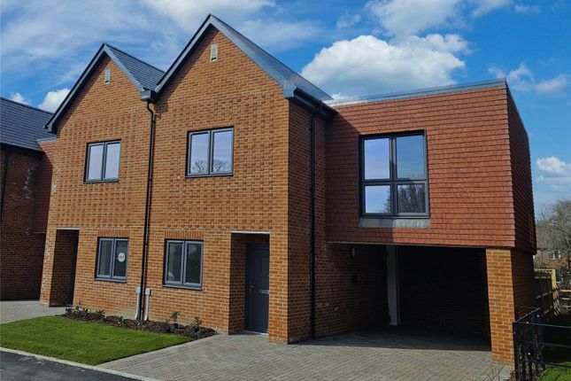 Farriers Court, Easebourne GU29 3 bed semi