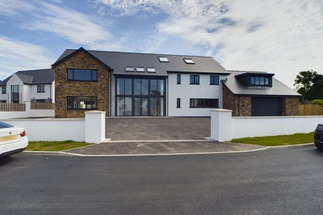 6 bed detached house