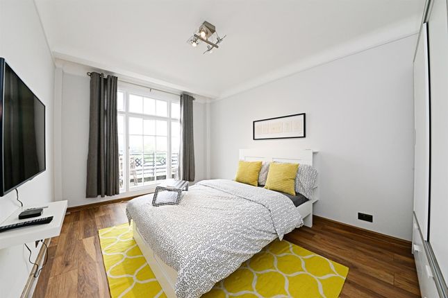 Ivor Court, Gloucester Place, London NW1 2 bed flat for sale