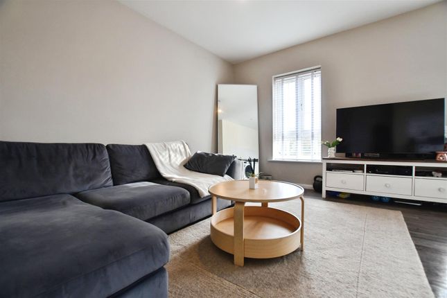 Village Green Way, Kingswood, Hull 1 bed apartment for sale