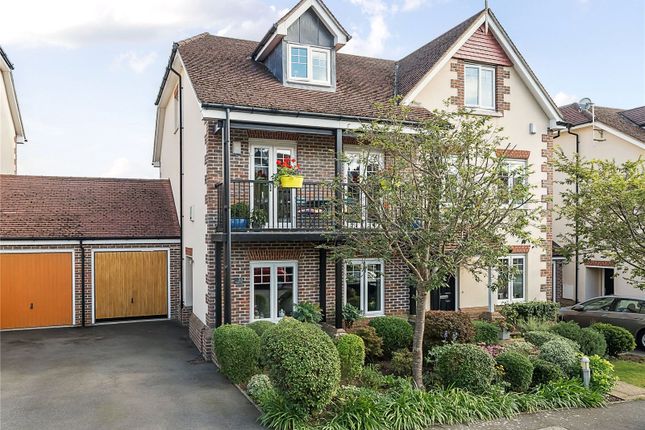 Halcyon Close, Oxshott, Leatherhead... 3 bed semi