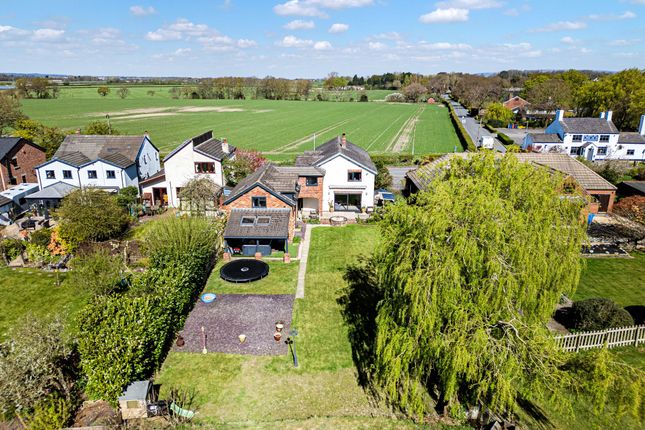 Stone Pit Lane, Croft, WA3 4 bed detached house for sale