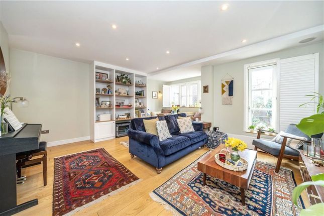 Nelsons Yard, London NW1 3 bed terraced house for sale