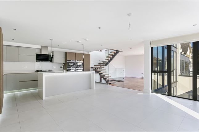 4 bed property