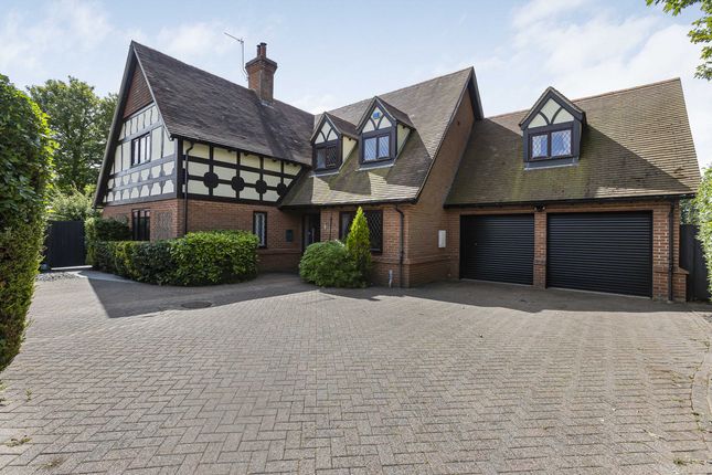 5 bed detached house