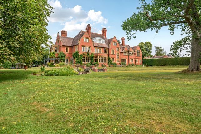 3 bedroom flat for sale