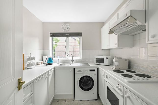 Varsity Drive, Twickenham, TW1 1 bed apartment for sale